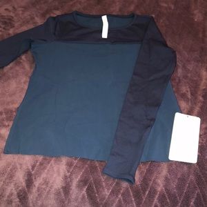 Woman’s Long sleeve Lululemon athletic top